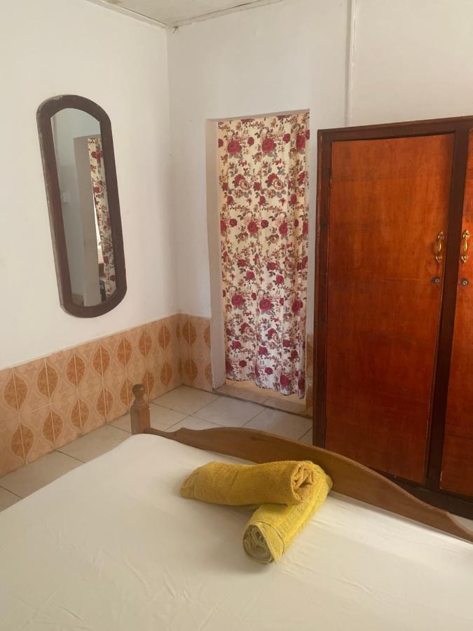 One World Village Guesthouse Bakau Esterno foto