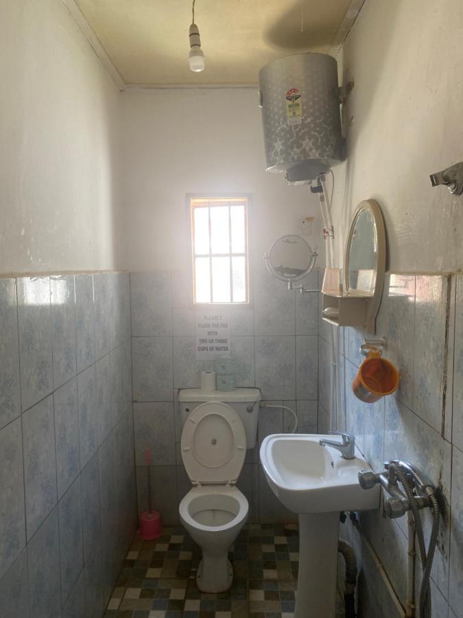 One World Village Guesthouse Bakau Esterno foto