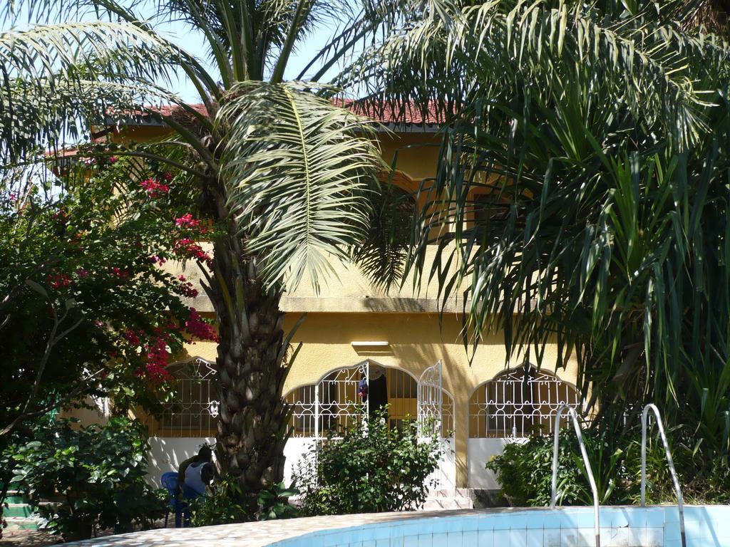 One World Village Guesthouse Bakau Esterno foto