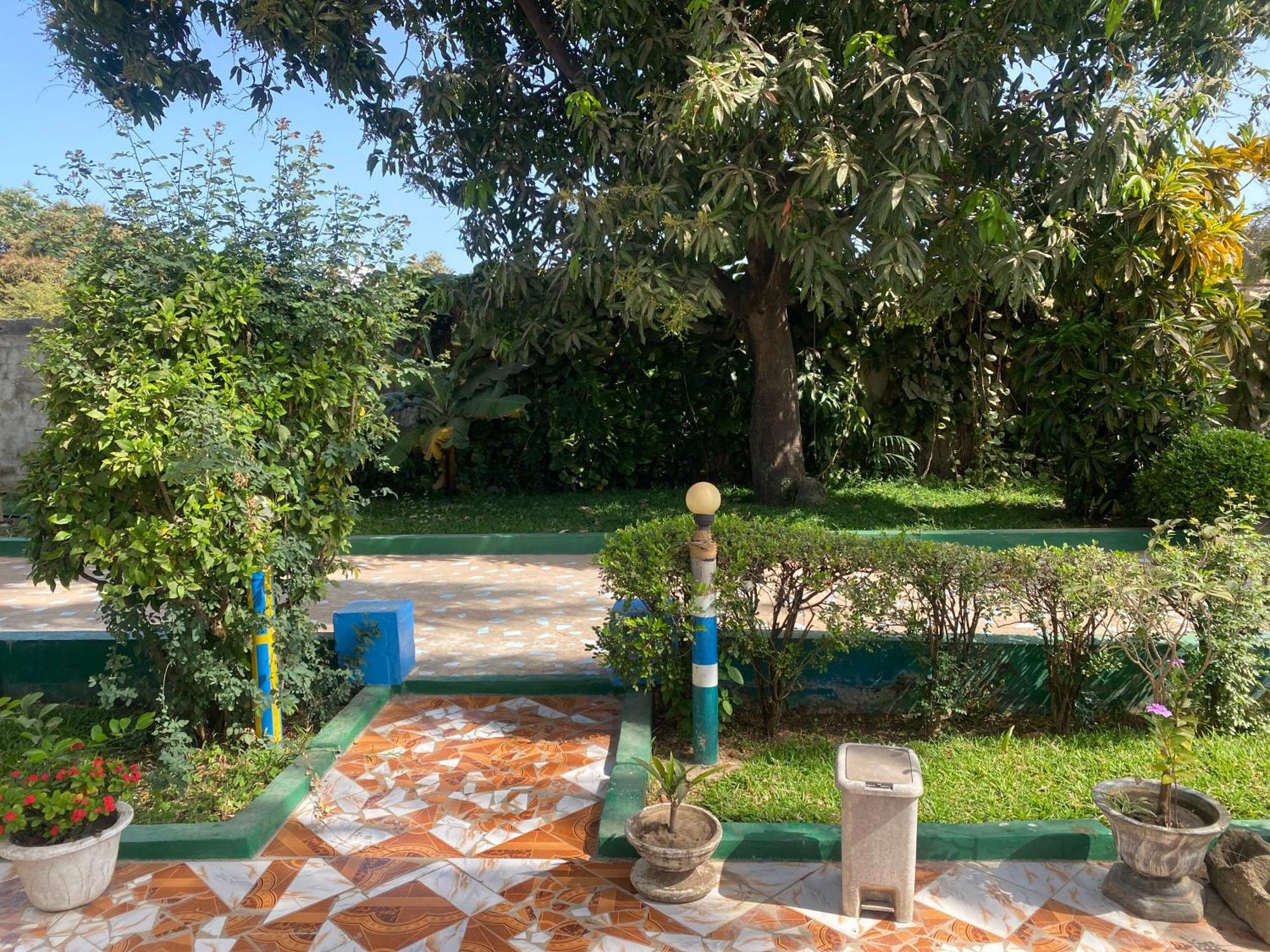 One World Village Guesthouse Bakau Esterno foto